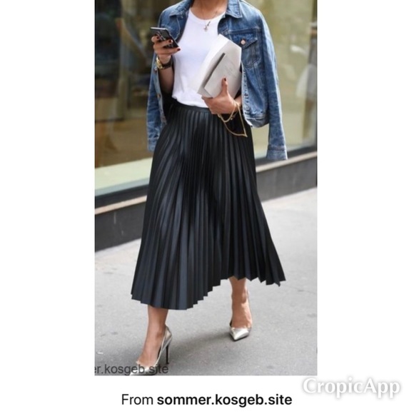 ✨MADE IN ITALY✨Chic pleated faux leather skirt - Picture 4 of 5